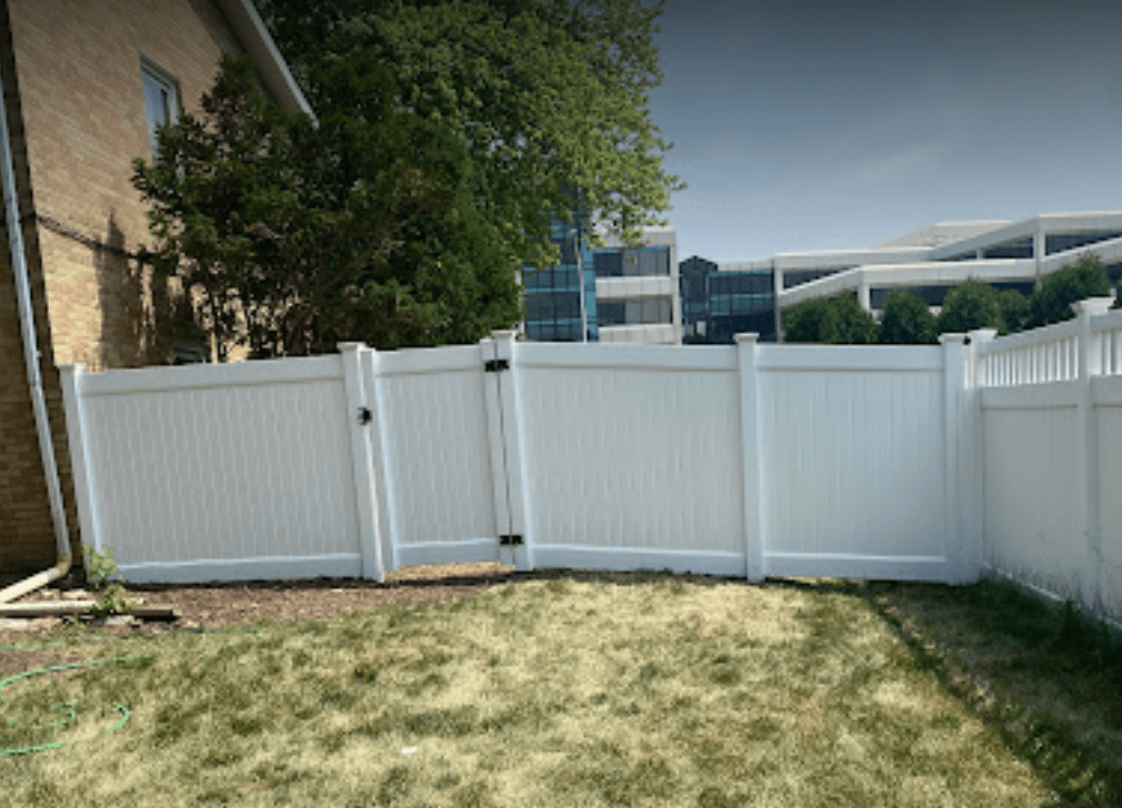 white vinyl fence privacy