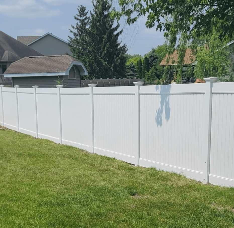 white vinyl privacy fence